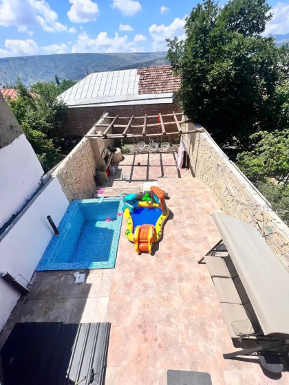 Цены на Вилла Трехкомнатный двухэтажный дом с бассейном Niabi Villa в Тбилиси