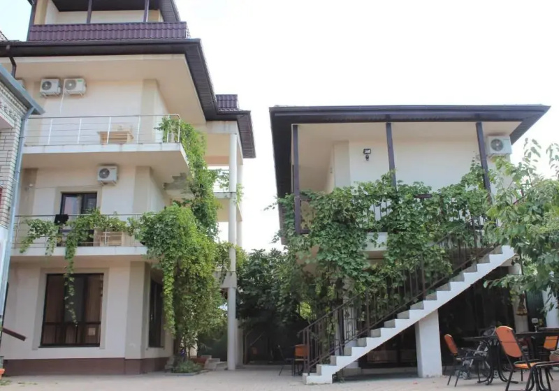 Vinograd Guest House — забронировать отель в Кабардинка