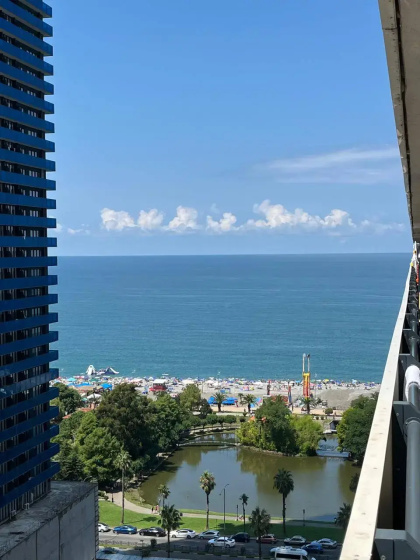 Apartamenty na pervoj beregovoj linii v Apart-Otele Orbi City (Novyj Batumi, Allea Geroev) (1554A) — отель с удобствами в Батуми