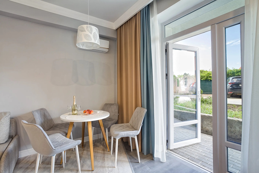 Apartamenty u Massandrovskogo parka — отель в Ялта, Россия