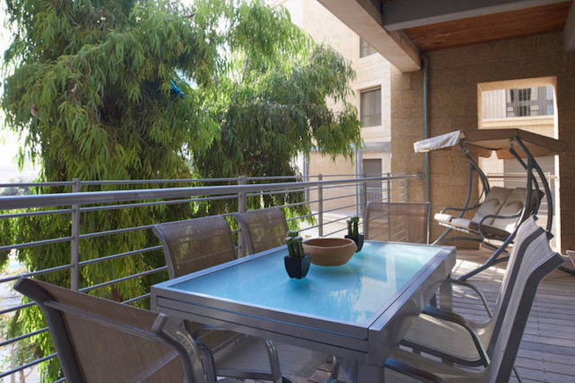 Апартаменты Quiet with Terrasse in City Center by FeelHome — забронировать отель в Иерусалим
