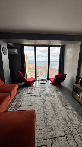 Kvartira ATMOSFERA KOMFORTA I TISINY | Panoramnye zakaty na Volge | Loft na 18 etaze — отель с удобствами в Ульяновске
