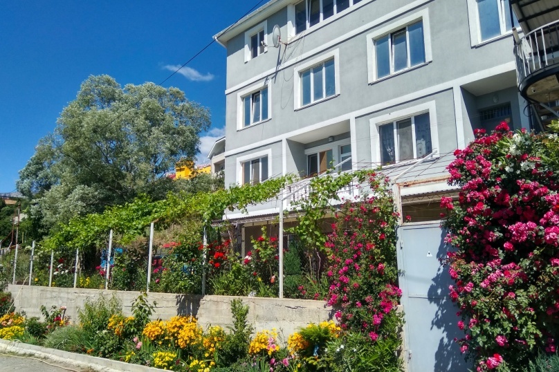 Nune Guest House — отель в Ялта, Россия