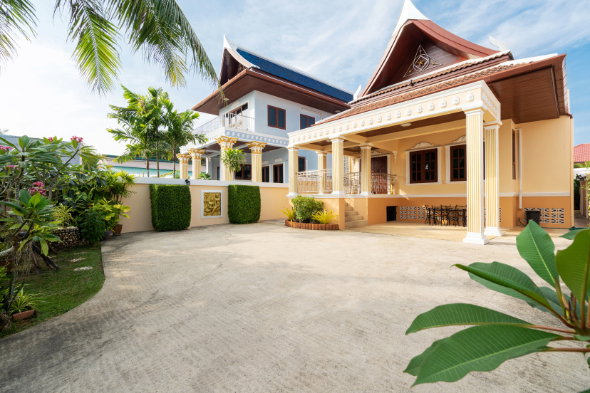 Spacious 3BR Family Villa with Private Pool Villa — отель с удобствами в Пхукете