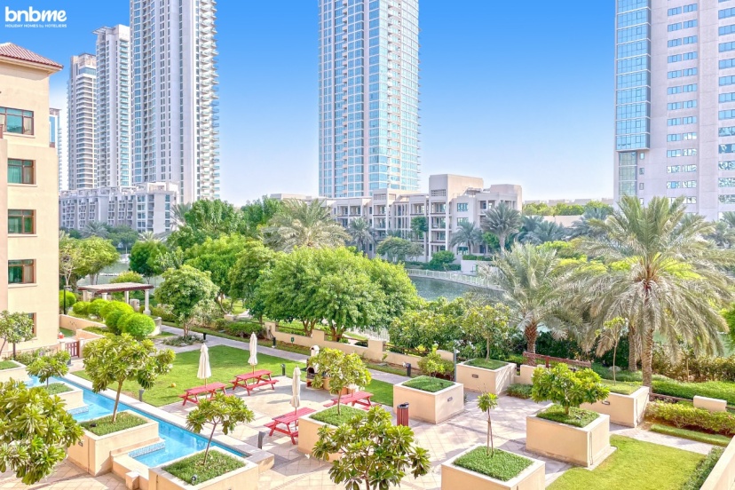 Апартаменты bnbmehomes | 2 BR Stunning Lake Views in Greens-205 — комфортный отель в Дубае