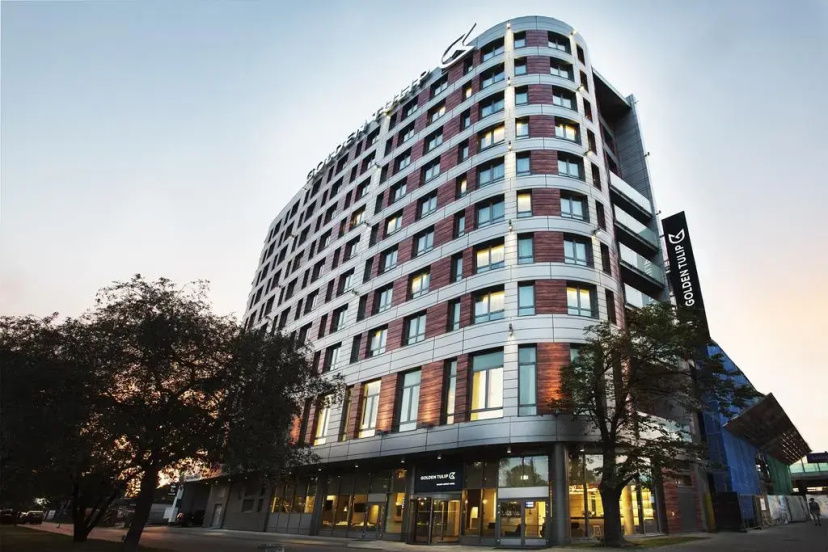 Otel' Golden Tulip Warsaw Airport — всё о проживании в Варшаве