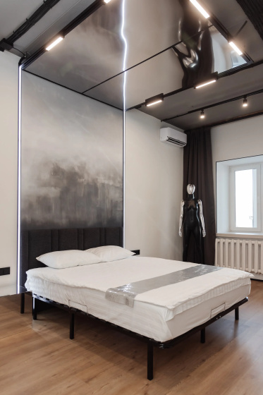 Apartamenty Zerkal'nyj indastrial-loft v centre Kazani u nabereznoj Kabana — отель с удобным расположением в Казани