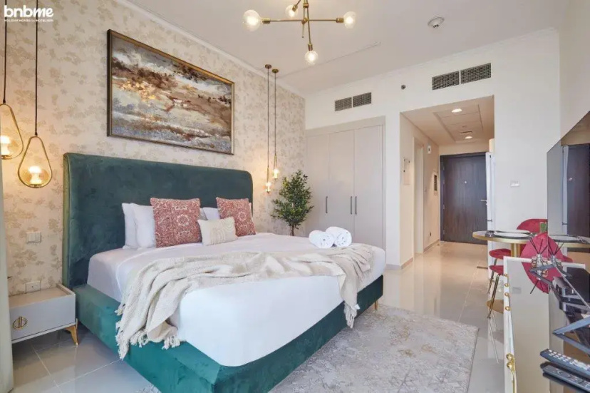 Апартаменты bnbmehomes | Chic Studio in Damac Hills-2807 — отель в Дубае, Объединенные Арабские Эмираты