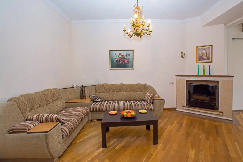 Апартаменты RentInnYerevan, Vardanants Street 7 — забронировать отель в Ереван