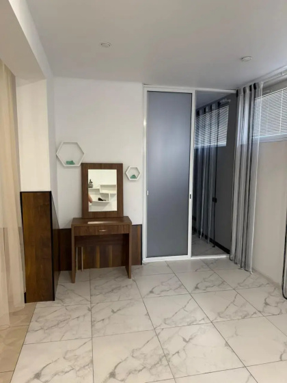 Apartamenty Vos'mimestnye apartamenty v Siriuse 100 metrov do plaza — отель в Сириусе, Россия