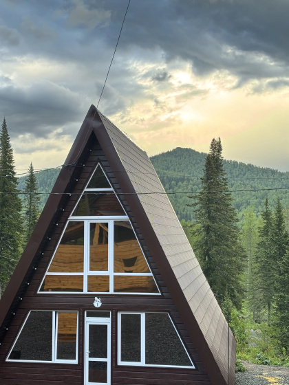 Частный дом A-frame большой — отель с удобным расположением в Шерегеш