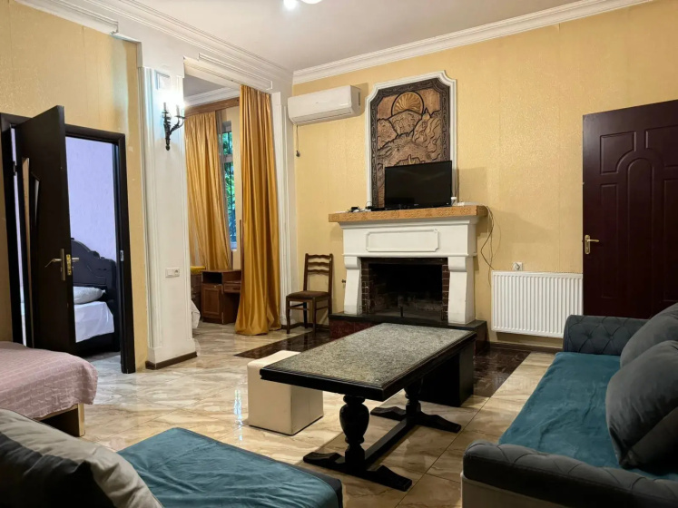Апартаменты Nana's Apartment With Garden — забронировать отель в Тбилиси
