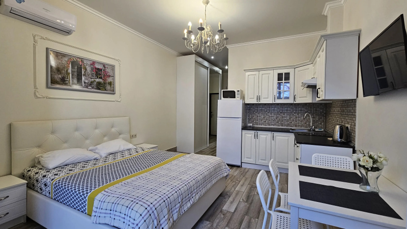 Апартаменты Уютная Студия в Центре на Войкова от HomeHotelSochi — отель в Сочи, Россия
