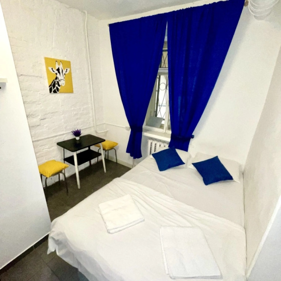 Апартаменты ROOMSTAY метро Василеостровская с видом во двор — отель с удобным расположением в Санкт-Петербурге