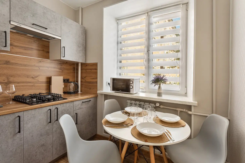 FullHouseApart dvuhkomnatnye apartamenty s balkonom i detskoj krovatkoj — отель с удобствами в Выборге