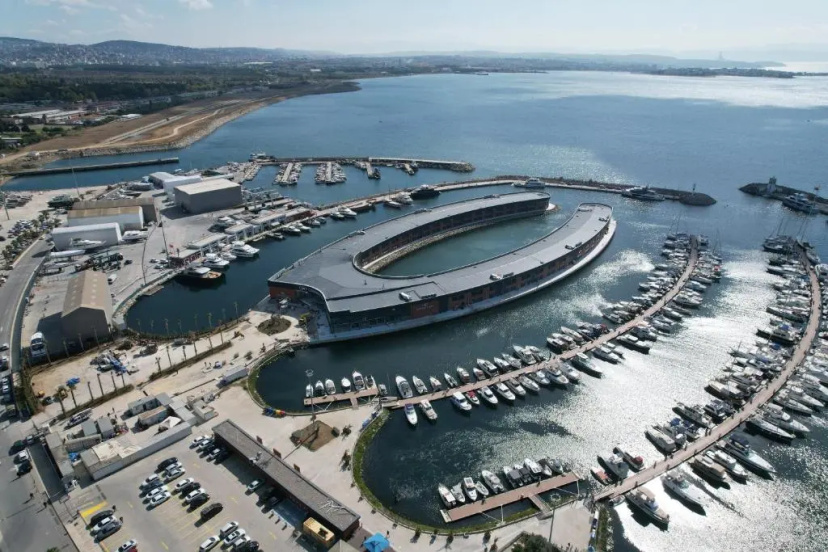 Crowne Plaza Istanbul Tuzla Viaport Marina, an IHG Hotel — отель с удобствами в Стамбуле
