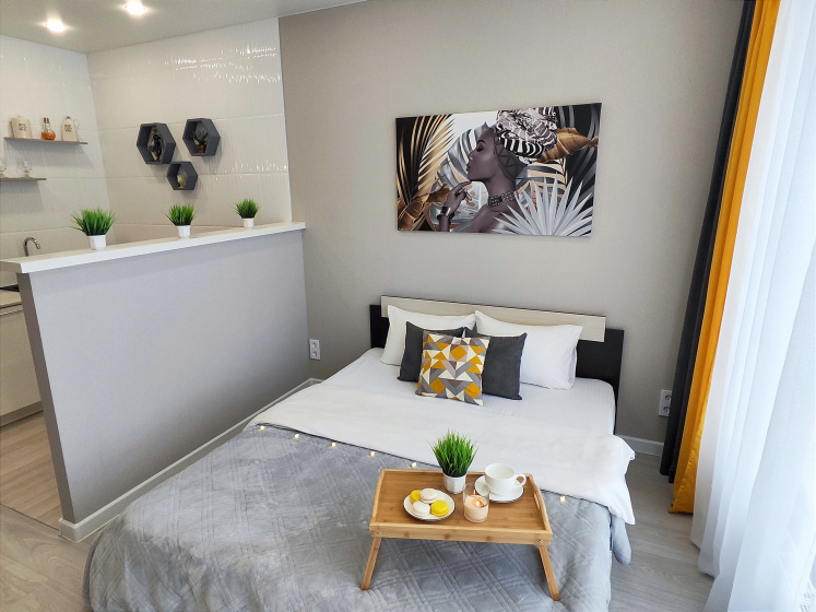 Kvartira Enigma Apartments - Studia s panoramnym oknom v ZK Akvamarin — отель с удобствами в Ульяновске