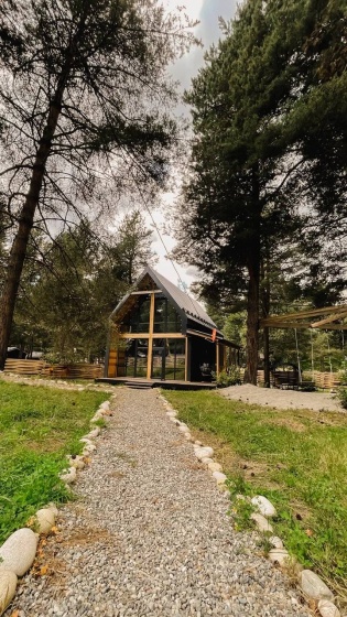 Коттедж Grey House Recreation Center — отель с удобствами в Архыз