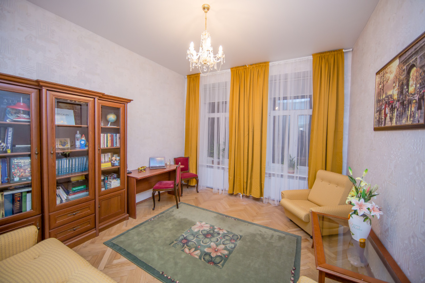 Апартаменты St. Isaak's 4 bedroom & 3 bathroom — отель с удобным расположением в Санкт-Петербурге
