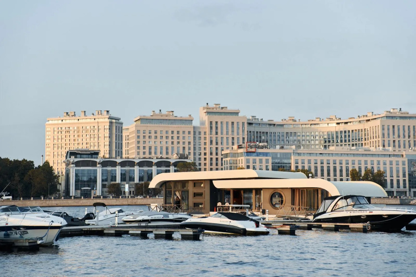 Частный дом Дом на воде Whitemare на Петроградской — отель с удобным расположением в Санкт-Петербурге