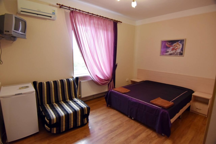 U Harlampyicha Guest House — забронировать отель в Кабардинка