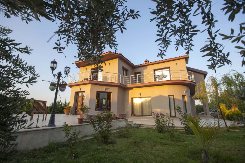 Вилла Hera Kyrenia Gardens — забронировать отель в Кирения