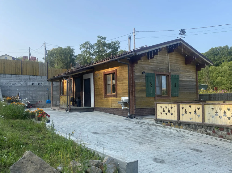 Castnyj dom Swiss Chalet in Kamchatka — отель с удобствами в Петропавловск-Камчатский