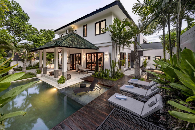 Вилла Gang Bima - Unique Retro Seminyak Private Mansion — комфортный отель в Кута