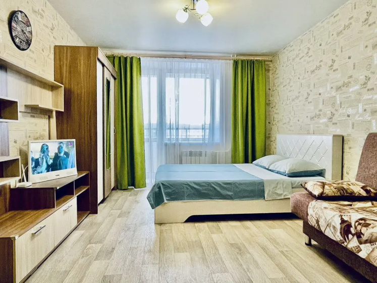 Квартира студия 29 м² рядом с ЖД Вoкзaлом Томcк 1 — отель с удобным расположением в Томске