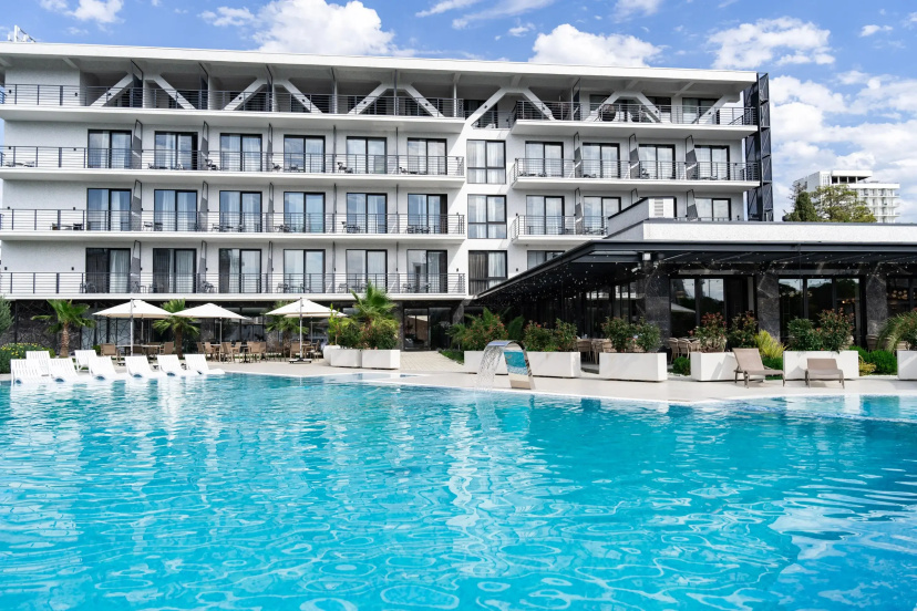 Сравните цены на Otel' Riviera Hotel в Сухуми