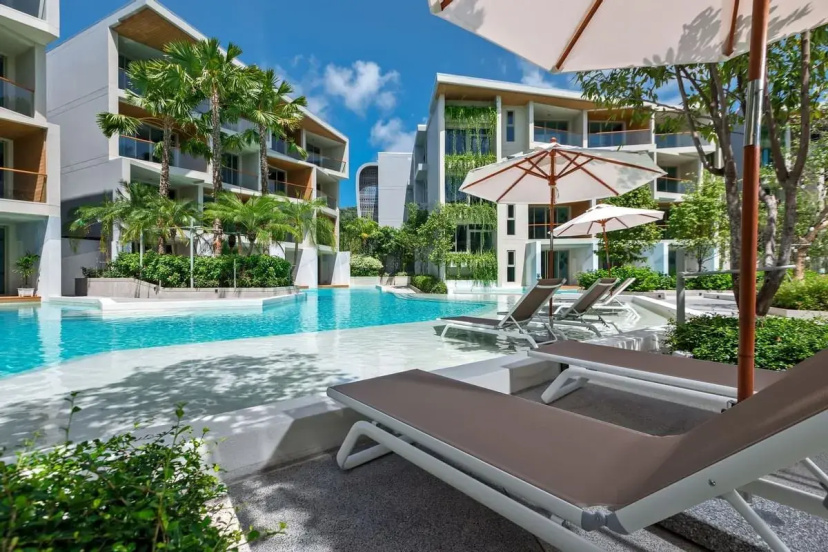 Apartamenty Luxury Wyndham Studio Beachfront & Pool Access — отель с удобным расположением в Пхукете