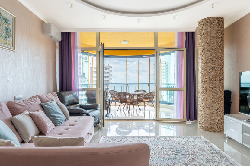 Цены на Апартаменты Просторные с панорамным видом на море Real Apartments в Сочи