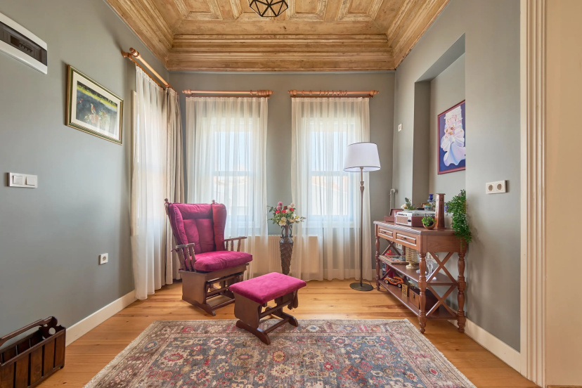 Villa Nostalgic & Comfortable Historical Home max 10 people — отель с удобным расположением в Стамбуле