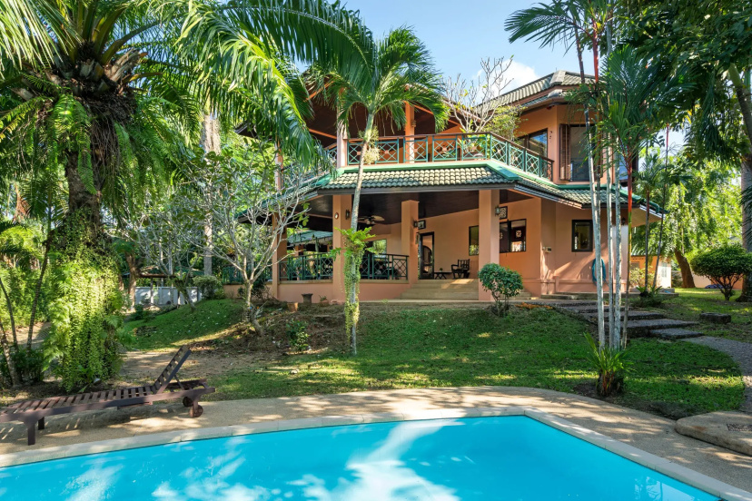 Big Pool with Terrace and Parking near Big Buddha Villa — комфортный отель в Пхукете