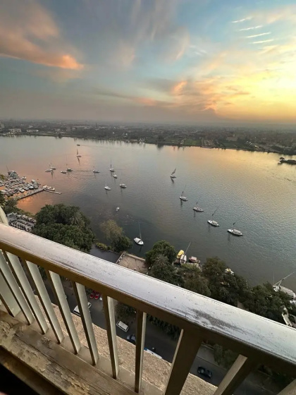 Апартаменты Luxury Nile View 23F Sleeps 5 — отель с удобствами в Каире