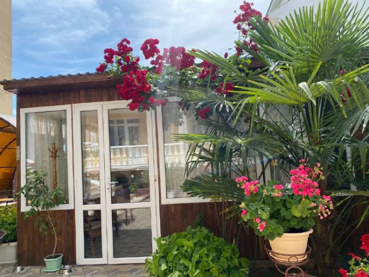 Anna Guest House — забронировать отель в Витязево