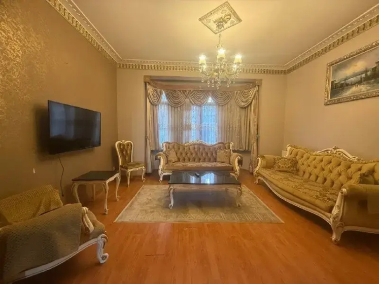Apartamenty Balcony 3BR Palace Style Apt, 4AC, 5 Min to metro — отзывы гостей и цены