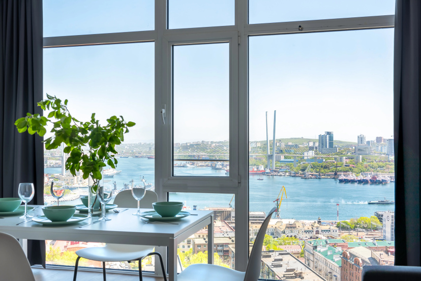 Apartamenty Predstavitel'skij luks London/Paris s vidom na buhtu i mosty by Panorama Suites Group — забронировать отель в Владивостоке