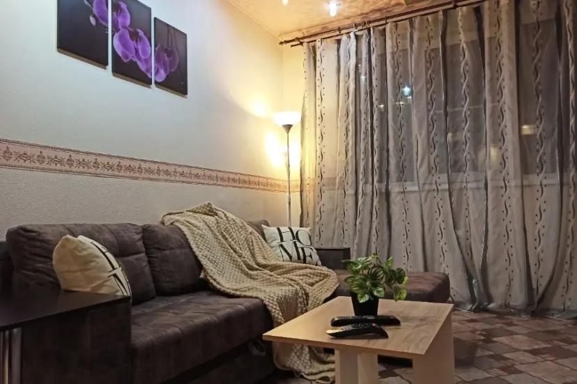 Apartamenty Dvuhkomnatnye v Centre Goroda — отель с удобствами в Мурманске