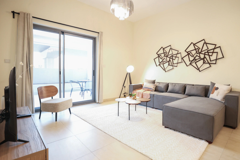 Elite LUX Holiday Homes - Spacious 1 BR Near Metro Station in Al Furjan Dubai — забронировать отель в Дубае