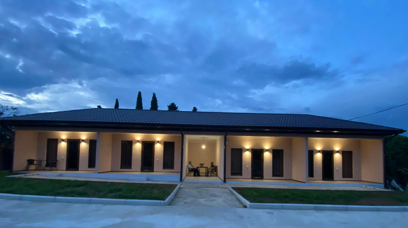Apart-otel' Tri bogatyra — забронировать отель в Гудаута
