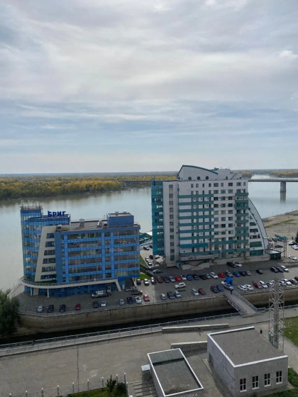 Цены на Квартира с видом на реку и высокими потолками в Барнауле