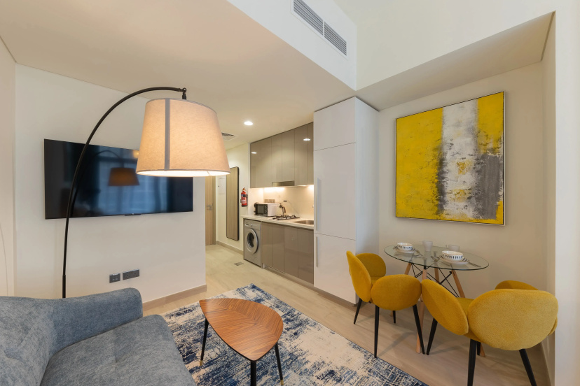 Апартаменты Bright and cozy studio with balcony in Azizi Riviera 33 — комфортный отель в Дубае
