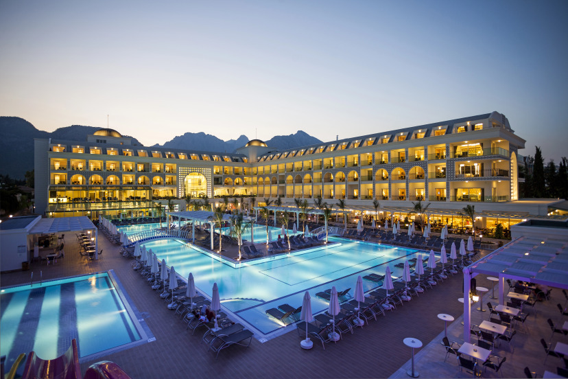 Otel' Karmir Resort  & SPA — отель с удобствами в Гёйнюк