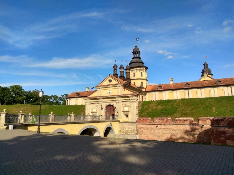 U Mamyi Svetyi Guest House — отель с удобствами в Несвиж
