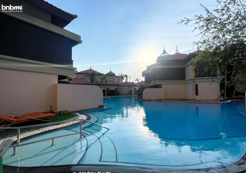 Апартаменты Bnbmehomes Apt in Palm Jumeriah spacious patio - G13 — отель с удобствами в Дубае