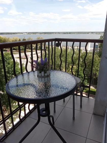 Квартира С Видом На Волгу И Фонтан Дружбы Народов — забронировать отель в Волгограде