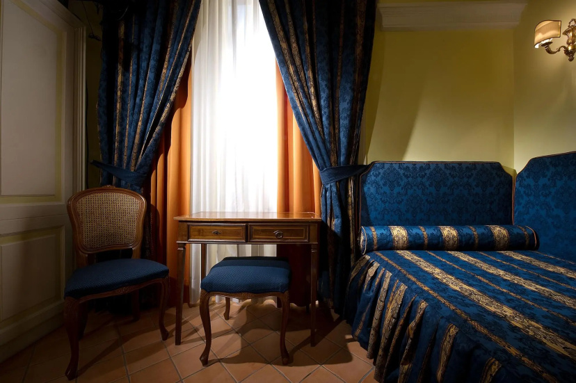 Chiaja Hotel de Charme — всё о проживании в Неаполе