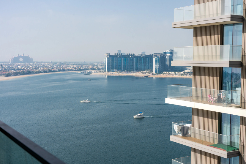 Апартаменты Stayis - Emaar Beach Front 1 BR suite With beach access — отзывы гостей и цены