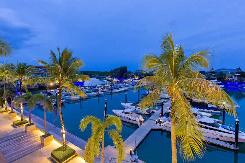 Waterfront in Royal Marina Apartments — отель с удобным расположением в Пхукете